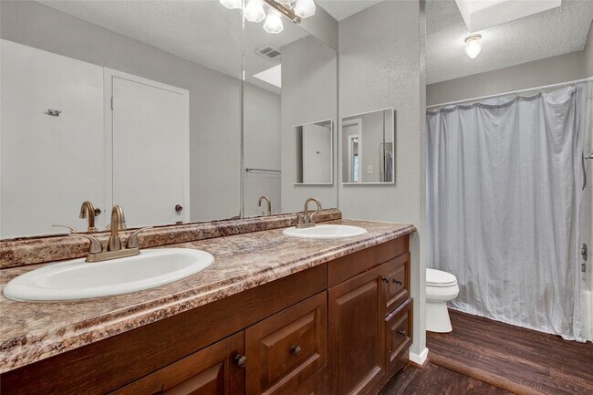 Building Photo - 6208 Brookdale Dr
