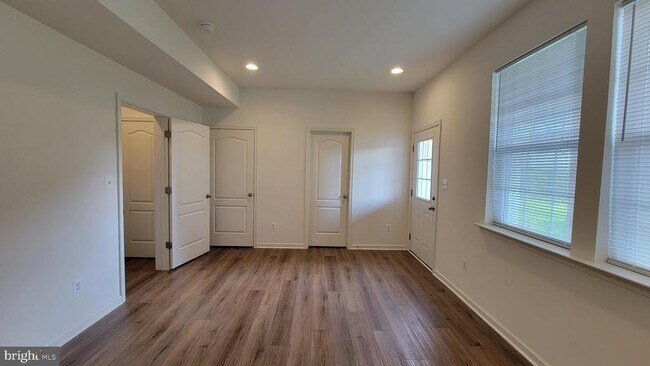 Building Photo - 39 Stafford Pl