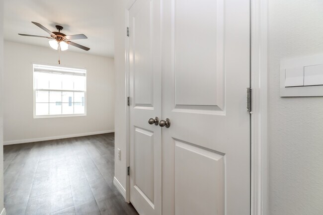 Building Photo - 11876 Mountain Retreat Ln