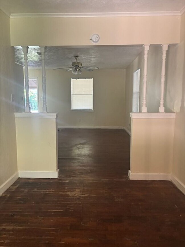 Building Photo - 5076 London Ln