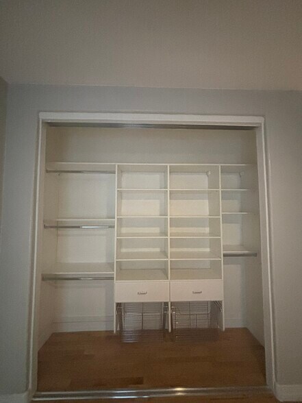 Building Photo - 615 E Portland St