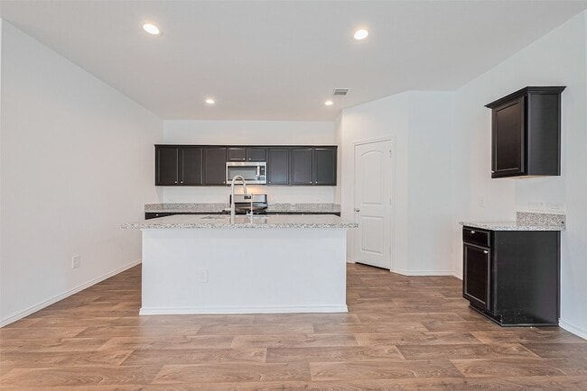 Building Photo - 12518 Pelican Bay Dr