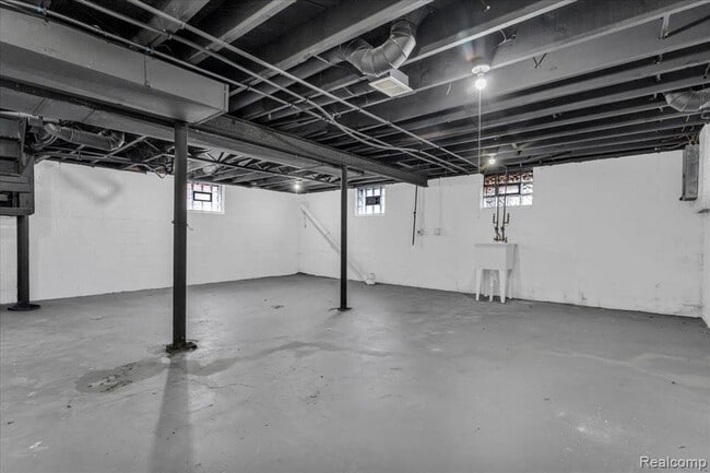 Building Photo - 14112 Mettetal St