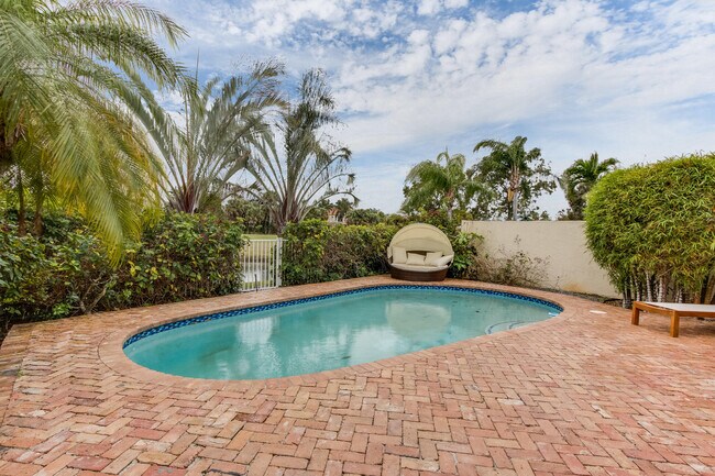 Building Photo - 2312 Las Casitas Dr