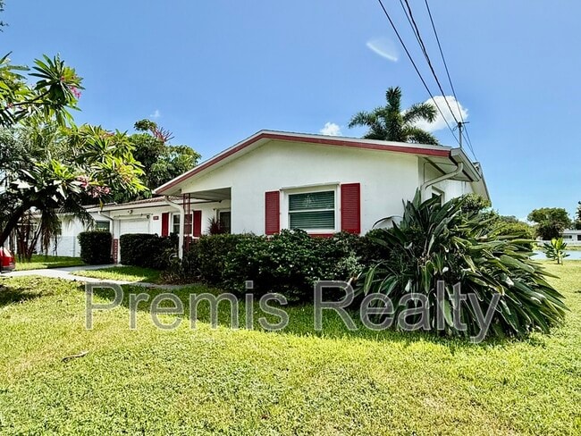 Building Photo - 1229 Lazy Lake Rd W