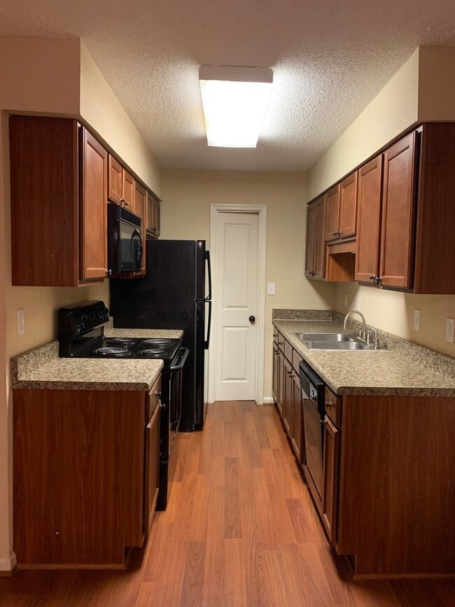 Building Photo - Condo for rent in Hoover