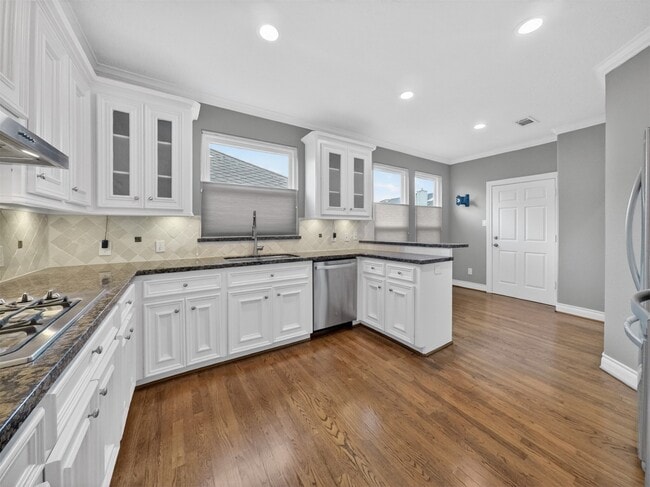 Building Photo - 1978 Indiana St