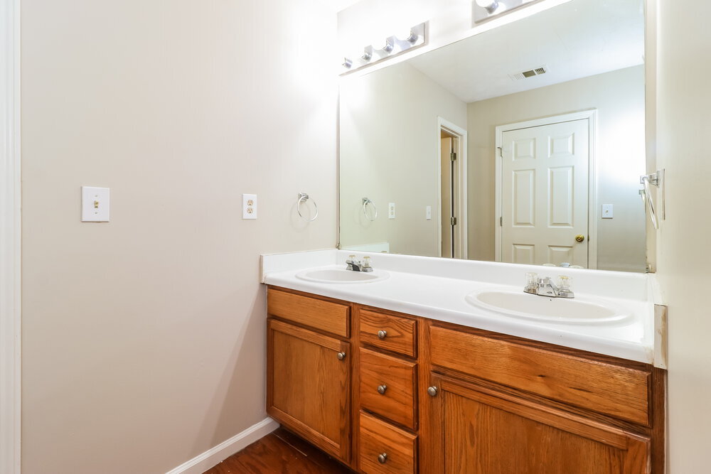 Building Photo - 2124 Oakland Spring Dr