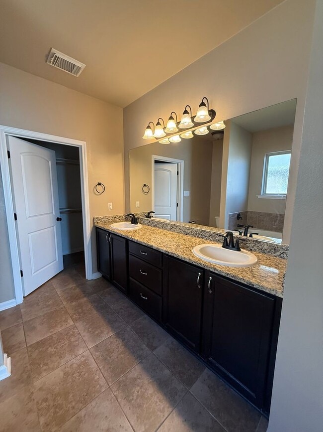 Building Photo - New Lake Front Home in Magnolia Lakes off Burbank Near Staring