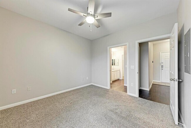 Building Photo - 2320 Gracy Farms Ln