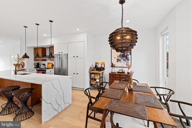 Building Photo - 237 Krams Ave