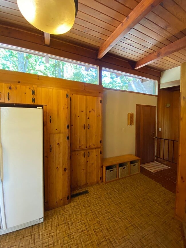 Building Photo - ALL UTILITIES INCLUDED! ~ 3 Bedroom 1 Bath