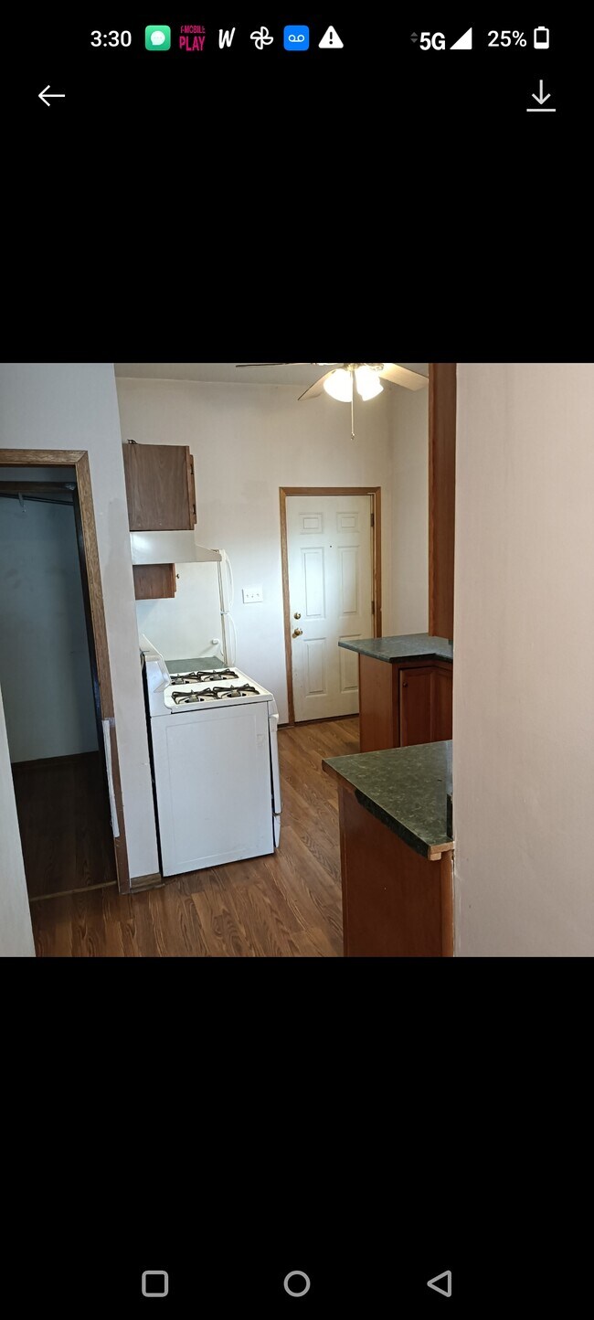 Building Photo - 1440 W Barry Ave