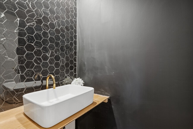 Building Photo - 837 Pahl Rd