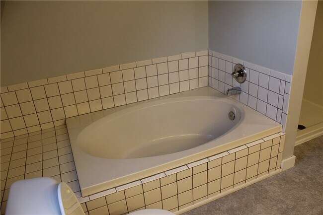 Building Photo - 480 Lansingville Rd