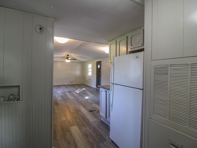 Building Photo - New Rental at River Road Estates!