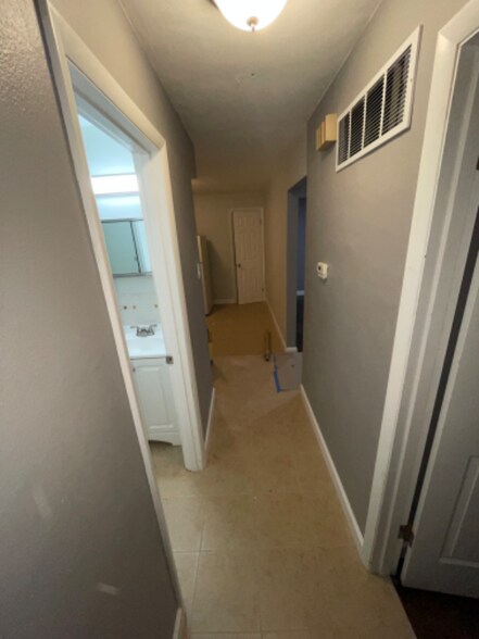 Building Photo - 3107 Chariton