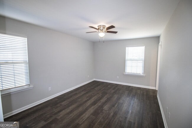 Building Photo - 107 Callaway Cres