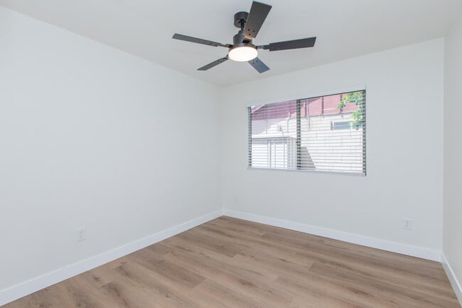 Building Photo - 2607 E Larkspur Dr