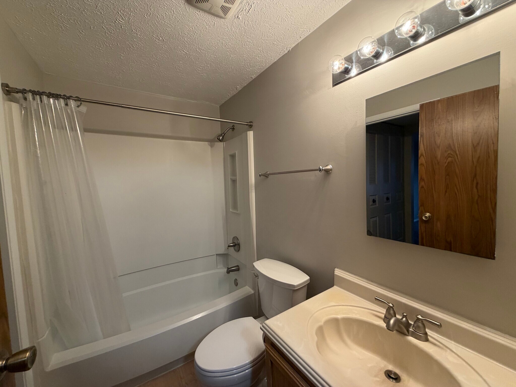 Building Photo - 148 Ligonier Ln