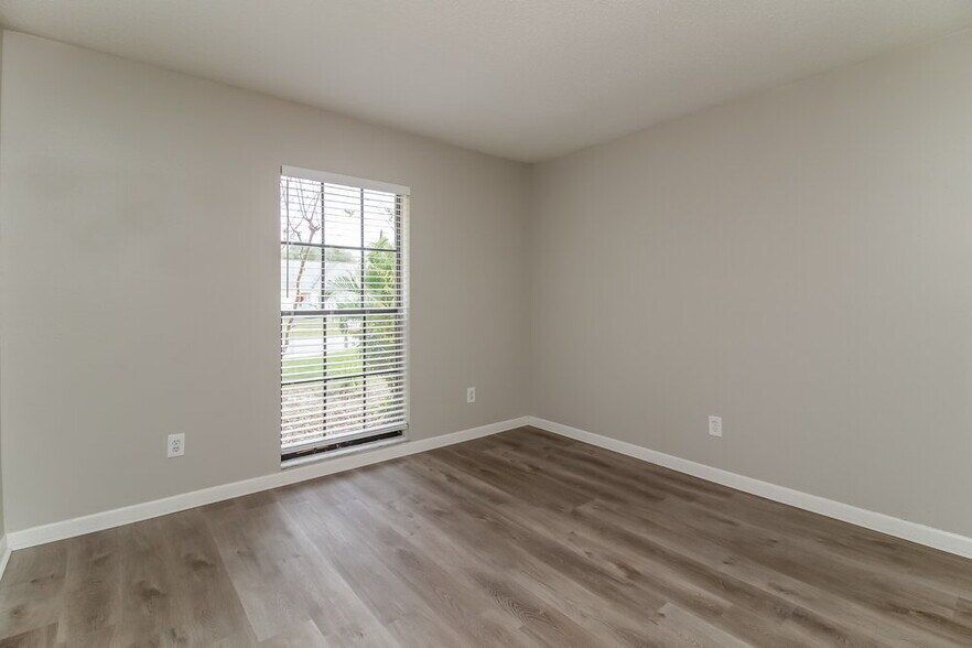 Building Photo - 831 Sunridge Point Dr