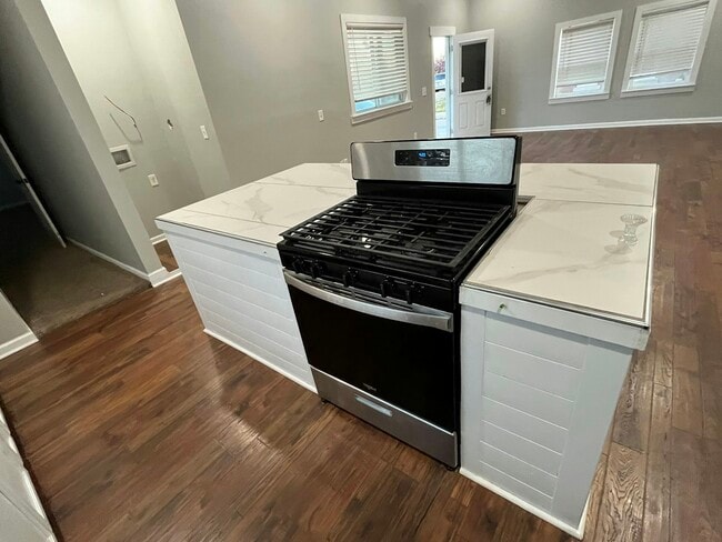 Building Photo - 1518 Howard St