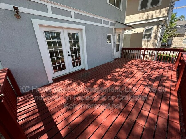 Building Photo - 5105 Walnut St