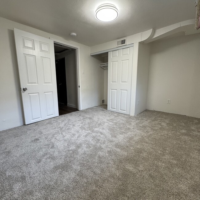 Building Photo - 1299 S Dale Ct