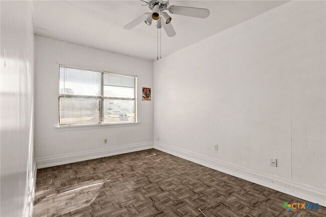 Building Photo - 1203 Hughes Ave
