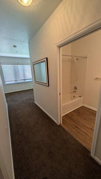 2nd bath - 2894 W Riverwalk Cir