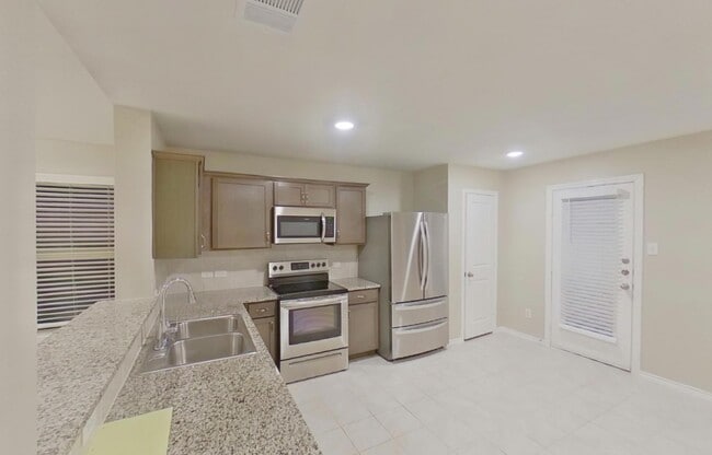 Building Photo - MOVE IN READY