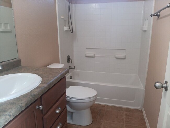 Building Photo - 3 Bedroom, 2 Bathroom Home! Schedule a Showing Today!