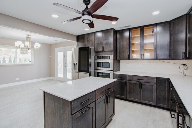 Building Photo - 720 Durham Ln