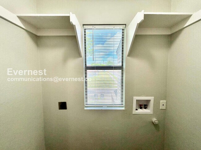 Building Photo - 152 Creek Cove Dr