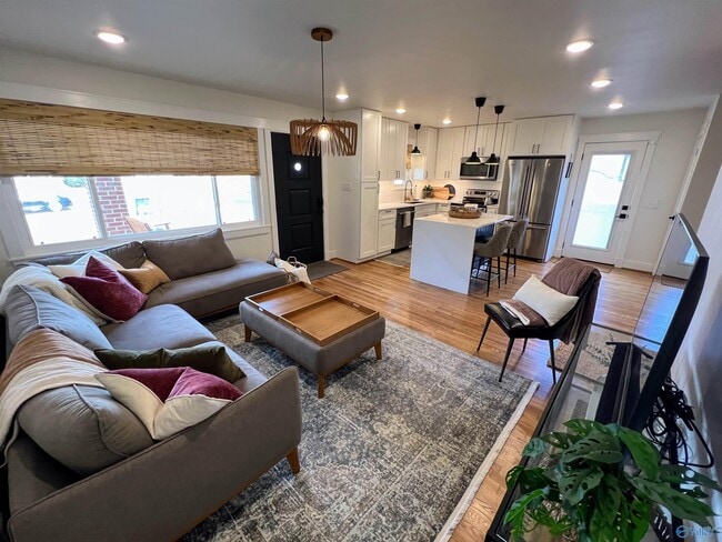 Building Photo - 1612 NE Wellman Ave