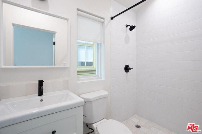 Building Photo - 4949 Sycamore Terrace