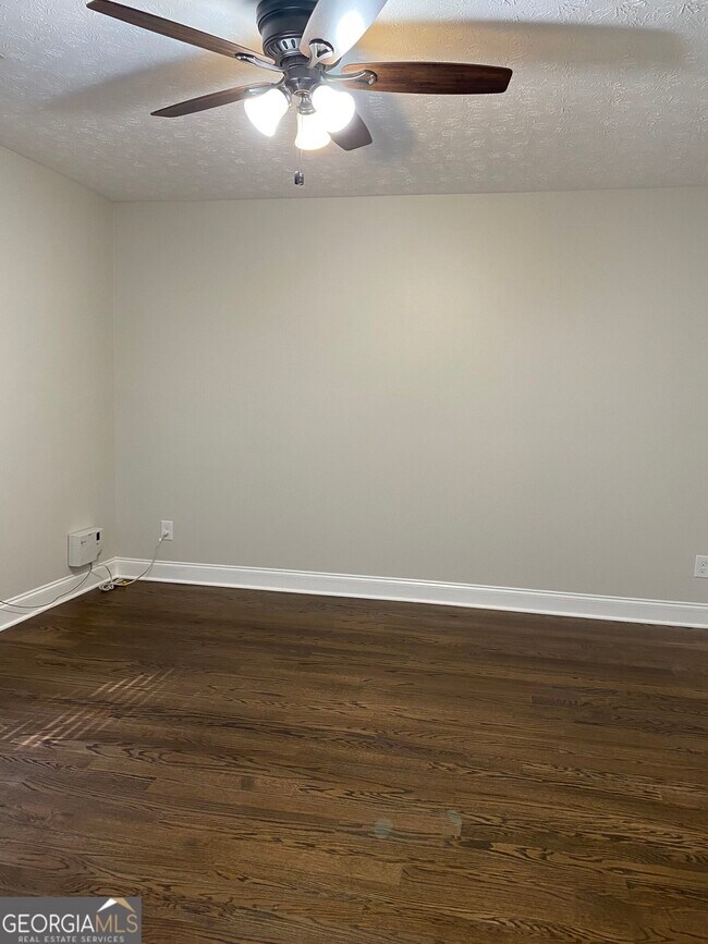 Building Photo - 900 Harbins View Dr