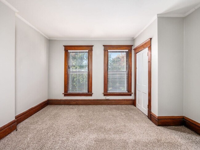 Building Photo - 1230 Indianola Ave