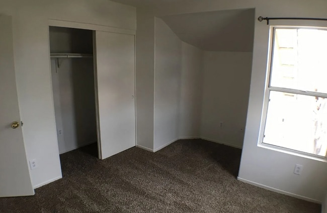 Building Photo - 4BR/3BA in Desirable Vail Ranch – Fireplace, Lofty Primary Suite & 3-Car Garage