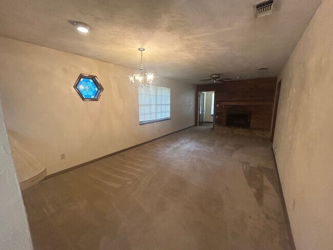 Building Photo - 2/2/ Walking Distance To Capital Regional ...