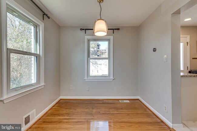 Building Photo - 2722 Jefferson Dr