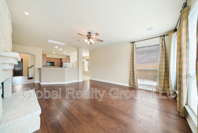 Building Photo - 431 Calm Springs