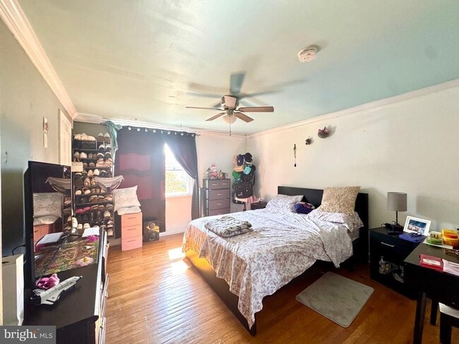 Building Photo - 827 Hampshire Rd