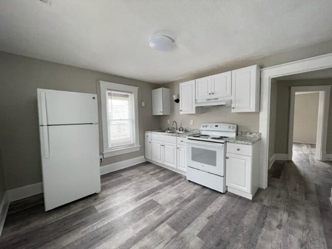 Building Photo - rh420