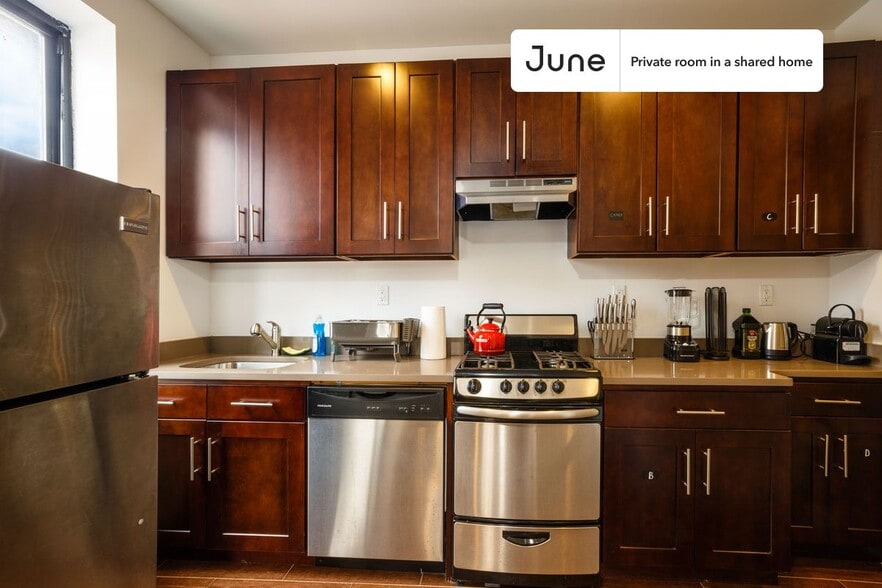 Building Photo - Room in Shared 4 bed/1 bath home in West Harlem
