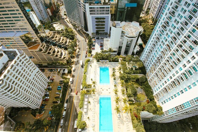 Building Photo - 950 Brickell Bay Dr