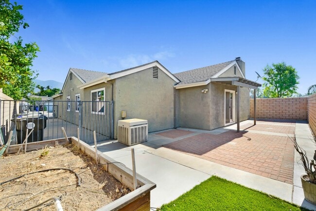Building Photo - Single-family home located within the 'Eti...