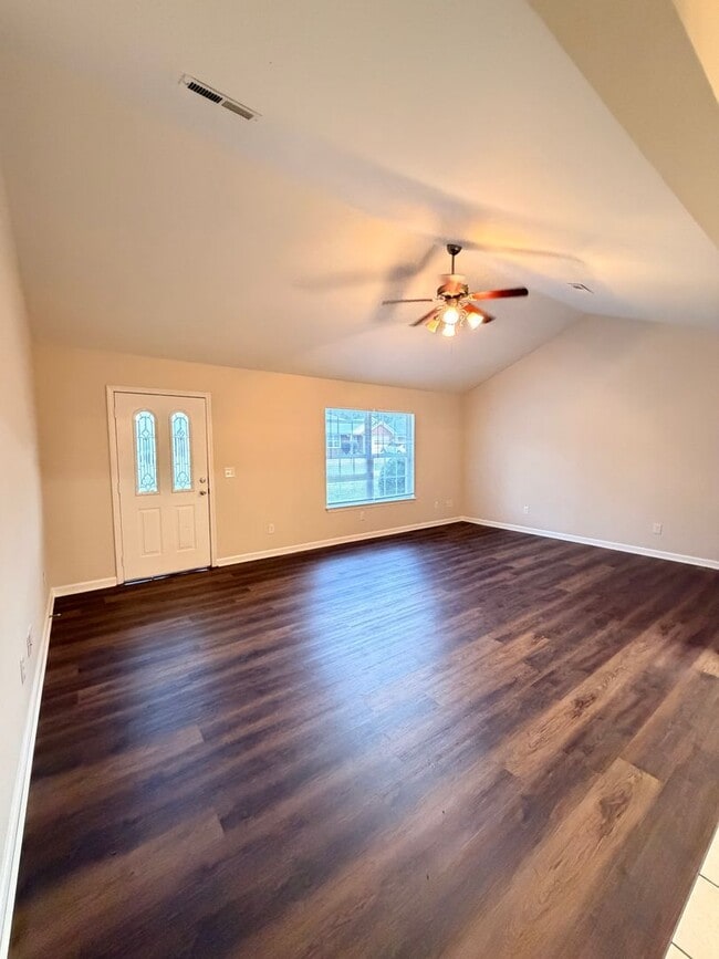 Building Photo - 110-112 Lyons Dr NW