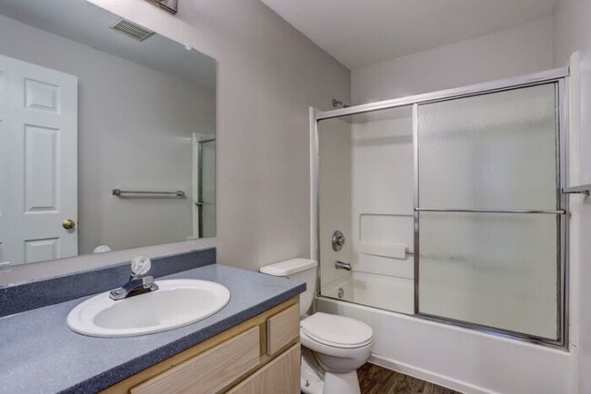 Building Photo - INCREDIBLE 2-bed/1.5bath Town House! $500 ...