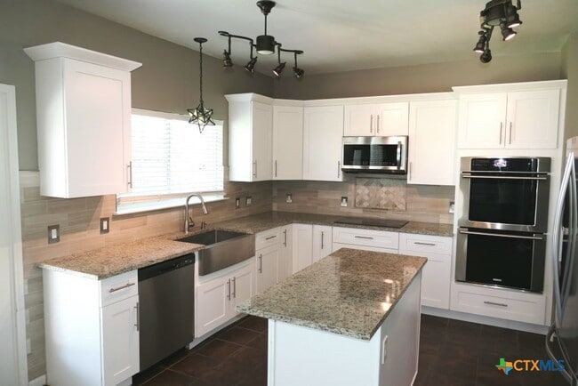 Building Photo - 413 Cattail Cir